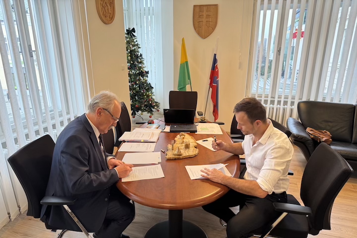 Prvé tri memorandá a jeden jasný signál pre zriaďovateľov